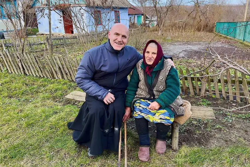 Mijają trzy lata mojej pracy misyjnej na Ukrainie. Pamiętam dokładnie dzień, gdy tutaj przyjechałem. Był listopad 2022 roku. Trwała wojna i była zima. Przez kilka miesięcy mieliśmy bardzo ograniczone dostawy prądu. Trochę ratowały nas generatory. Dzisiaj sytuacja wygląda lepiej. Mamy światło.