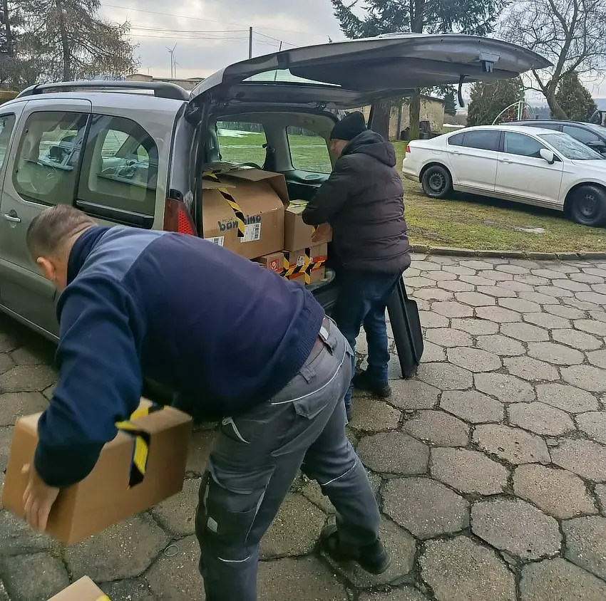 Załadunek przyborów szkolnych